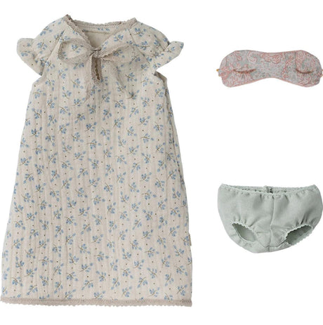 Piżama dla lalki Baby Born Maileg Maxi z sukienką, majteczkami i opaską na oczy idealna na wieczór party dla lalki.
