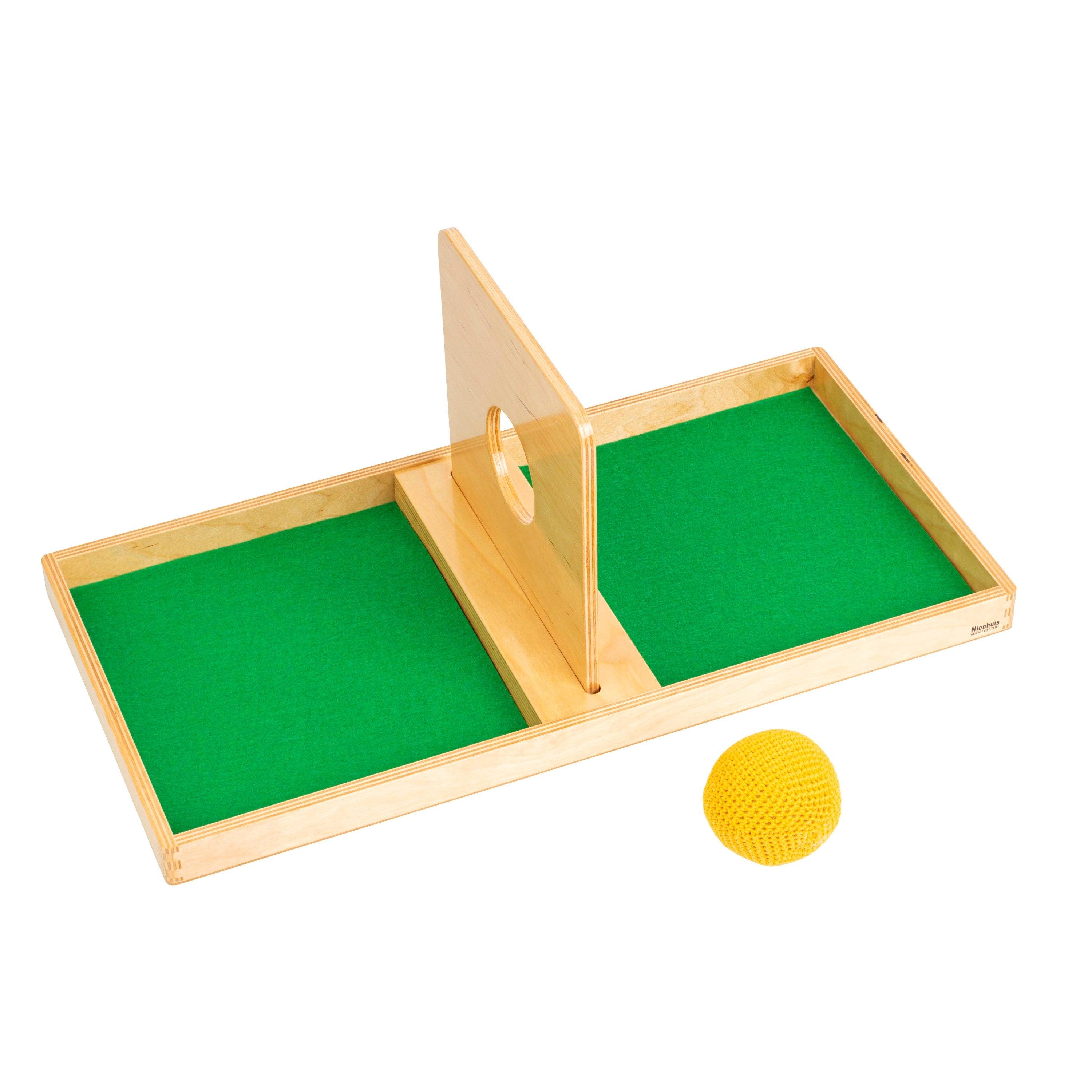 Nienhuis Montessori: deseczka z piłką Imbucare Board With Knit Ball - Noski Noski