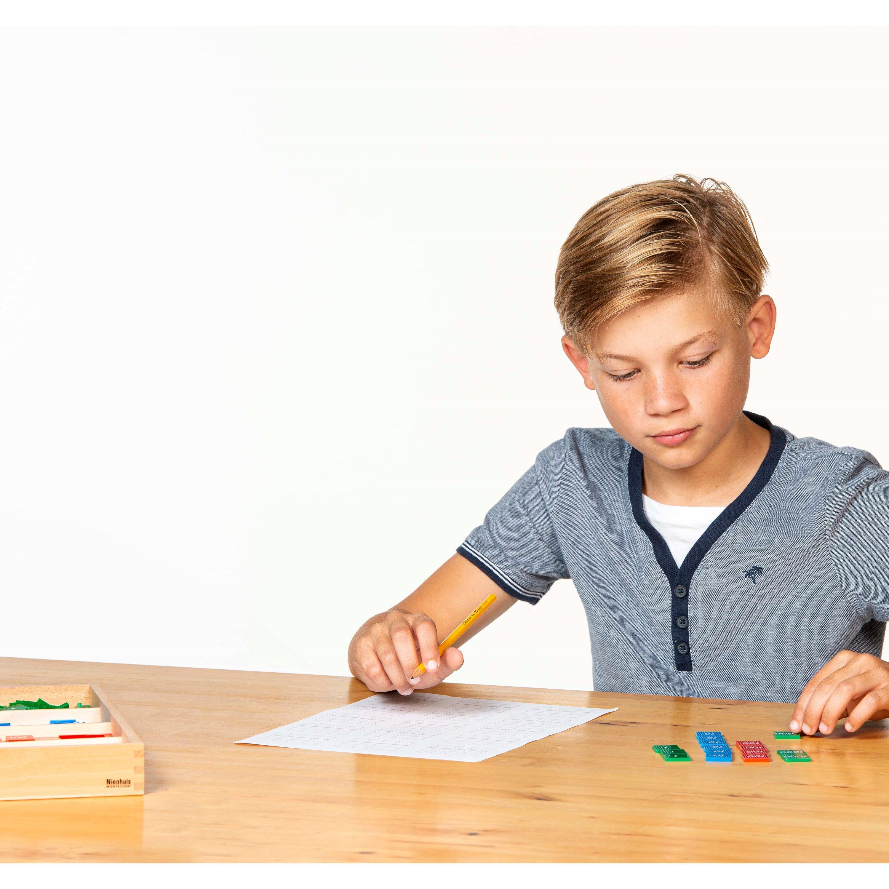 Nienhuis Montessori: matematyczne znaczki Stamp Game - Noski Noski