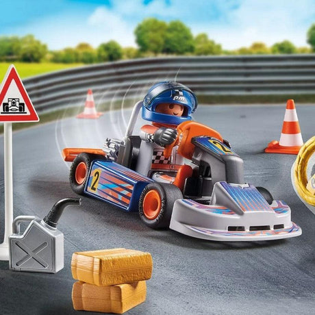 Figurka gokarta Playmobil z kierowcą w kasku, idealna dla dzieci pasjonujących się wyścigami i kartingiem.