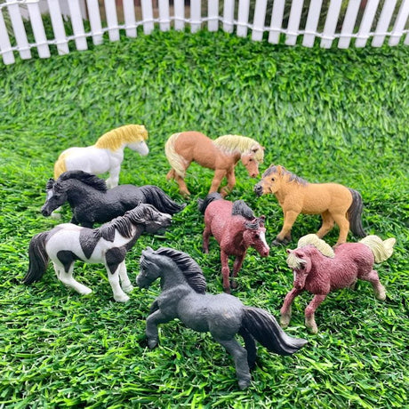 Ręcznie malowane figurki kucyków pony w tubie od Safari Ltd Toobs, idealne do zabawy i nauki.