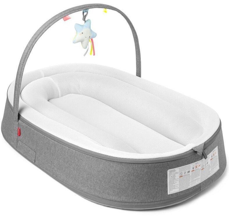 Skip Hop: przenośne gniazdko niemowlęce Playful Retreat Baby Nest - Noski Noski