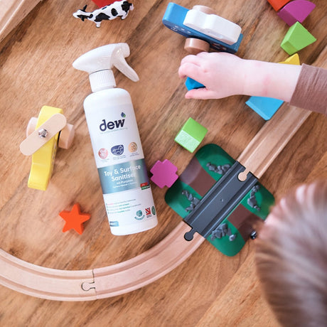 Płyn do dezynfekcji powierzchni Dew Child Care 500 ml, bezpieczny i hipoalergiczny, idealny do czyszczenia zabawek dla dzieci.