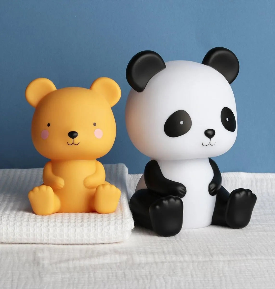 A Little Lovely Company: duża lampka nocna Panda - Noski Noski