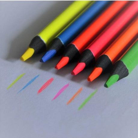 Kredki ołówkowe Apli Kids Jumbo, ergonomiczne i kolorowe, idealne dla małych artystów uczących się rysować.