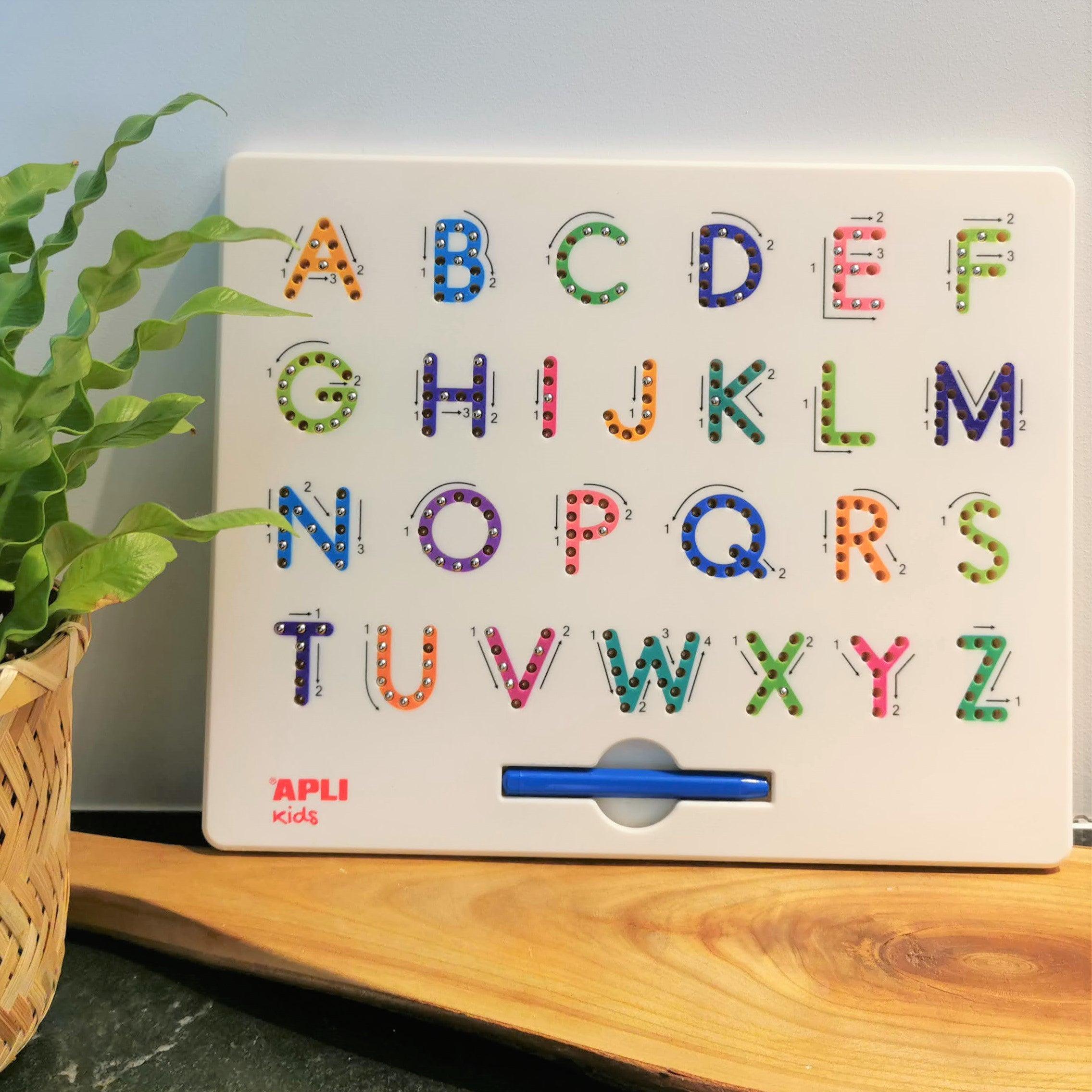 Apli Kids: magnetyczna tablica do rysowania Litery ABC Magnetic Letters - Noski Noski