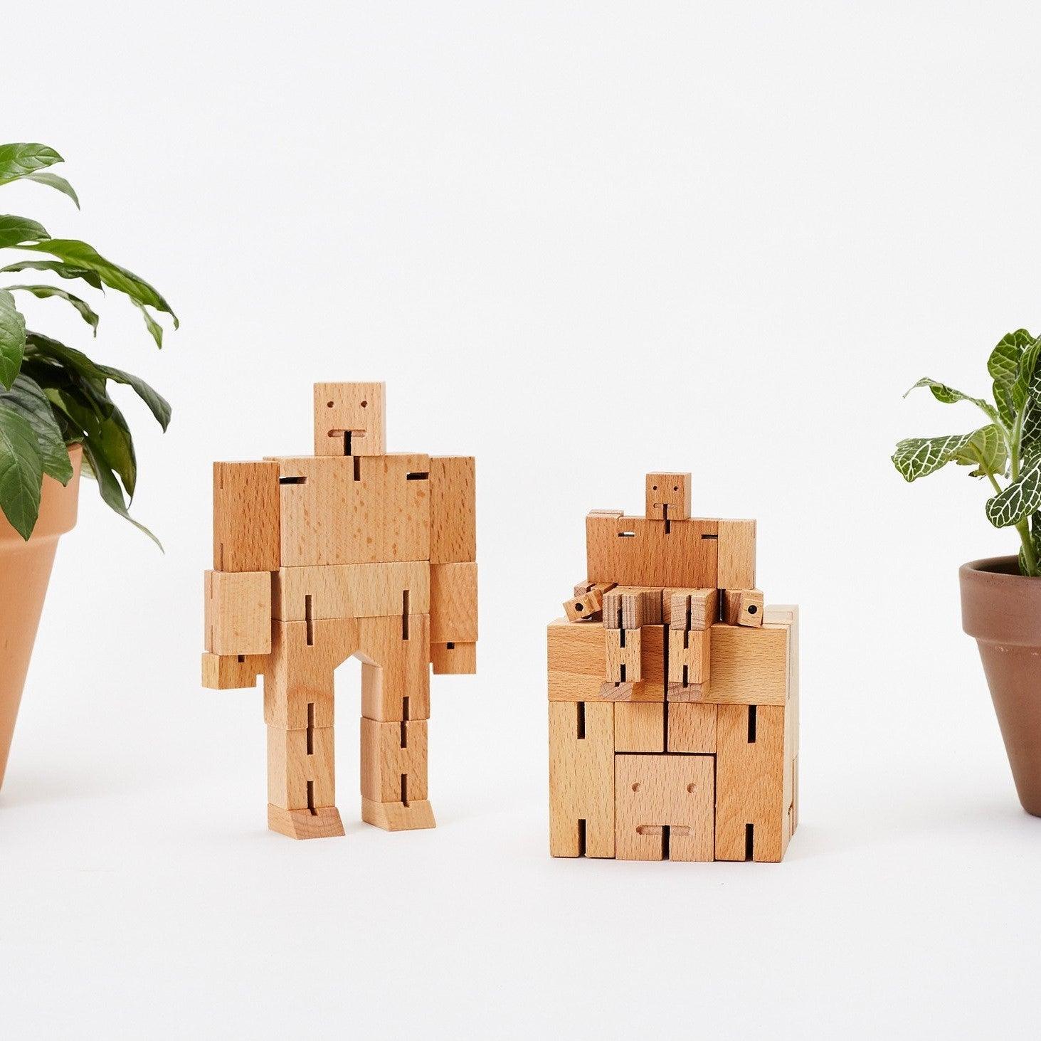 Areaware: drewniany elastyczny robot Cubebot Micro - Noski Noski