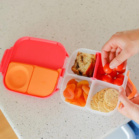 B.box Mini Lunchbox dla przedszkolaka, kompaktowy z regulowanym wnętrzem i szczelnymi uszczelkami na różnorodne przekąski.