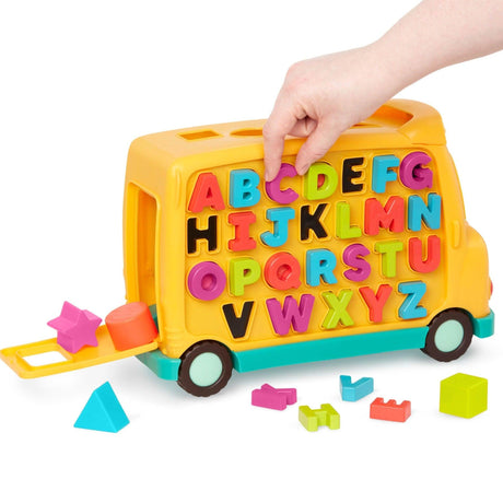 Kolorowy, magnetyczny Edukacyjny Autobus B.toys AlphaBus z alfabetem, wspierający naukę liter i kreatywną zabawę.