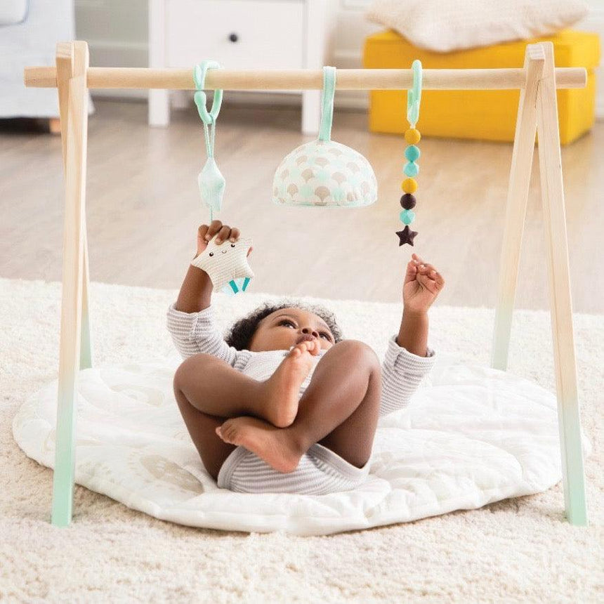 B.Toys: mata aktywnościowa dla niemowląt Starry Sky Baby Gym - Noski Noski