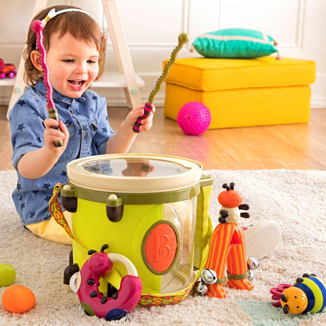 Perkusja dla dzieci B.toys Parum Pum Pum zestaw kolorowych instrumentów perkusyjnych rozwijających poczucie rytmu i kreatywność.