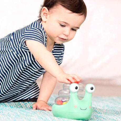 Świecąca zabawka sensoryczna B.toys Escar Glooooow, wspomagająca raczkowanie, z kolorowymi kulkami i feeriami barw.
