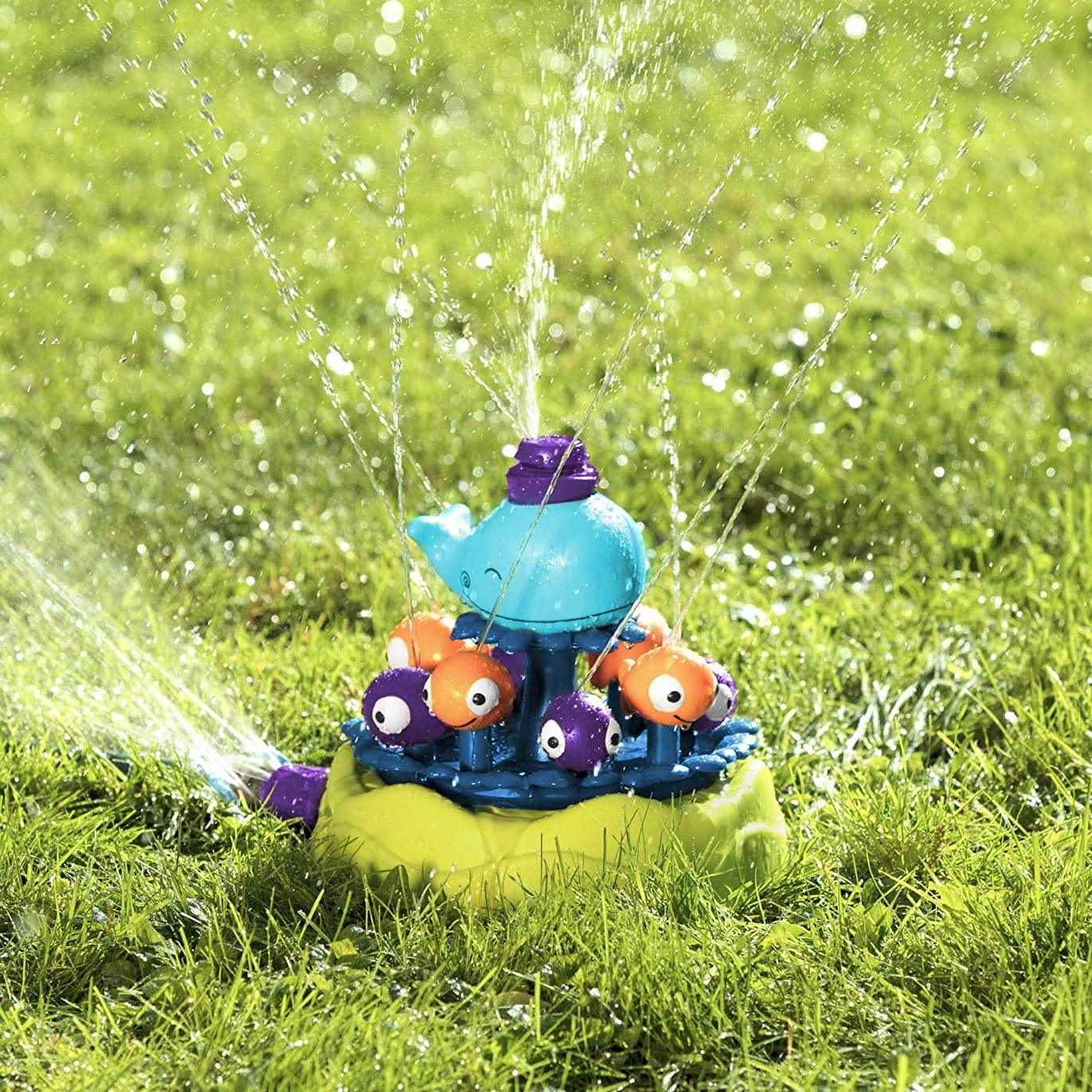 B.Toys: zraszacz ogrodowy Whirly Whale Sprinkler - Noski Noski