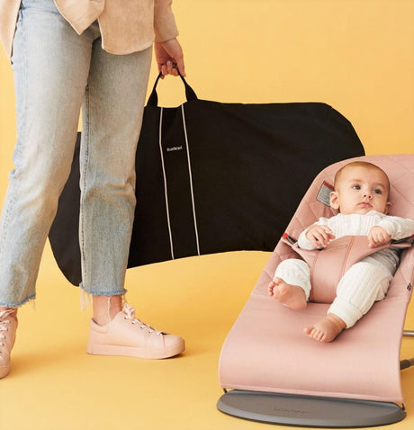 Pokrowiec Babybjorn na leżaczek Balance: niezastąpiony dla aktywnych rodziców, idealny do transportu i przechowywania.