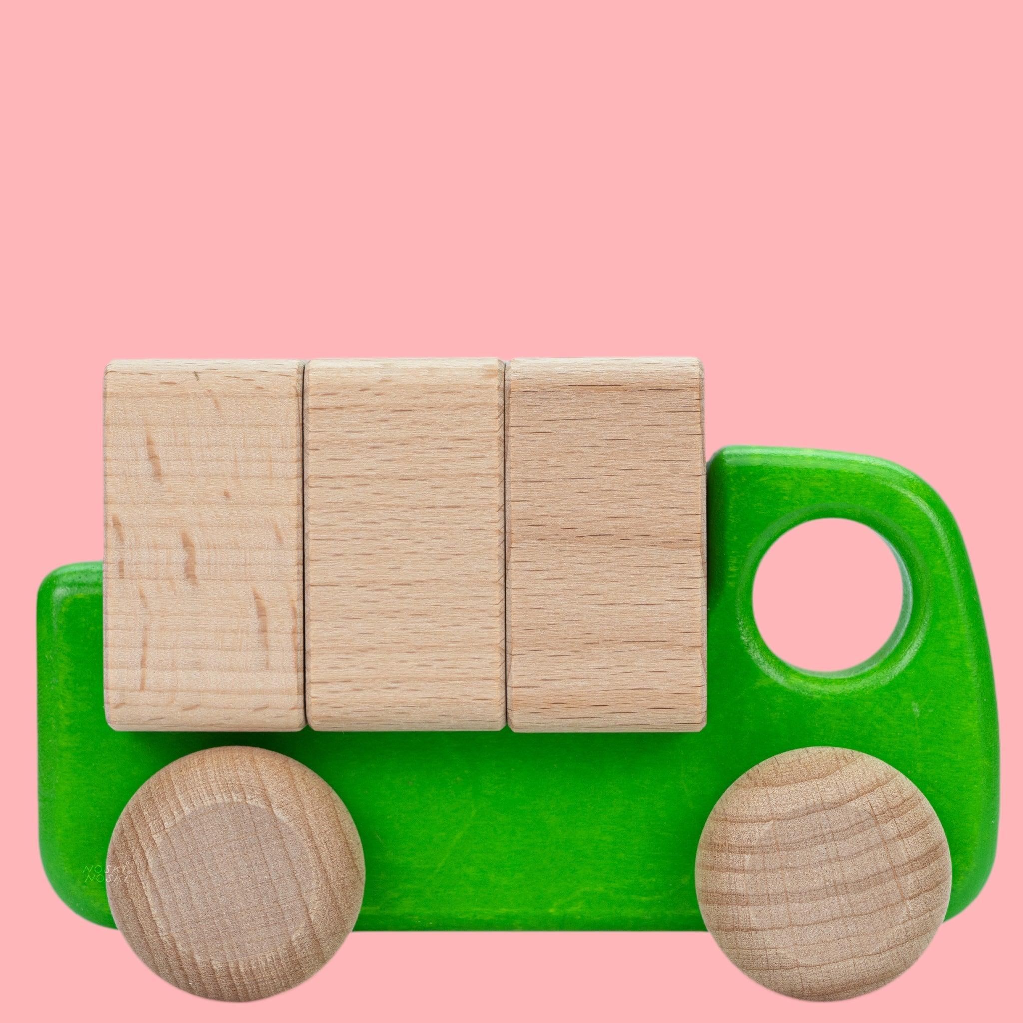 Bajo: drewniana ciężarówka z załadunkiem - Noski Noski