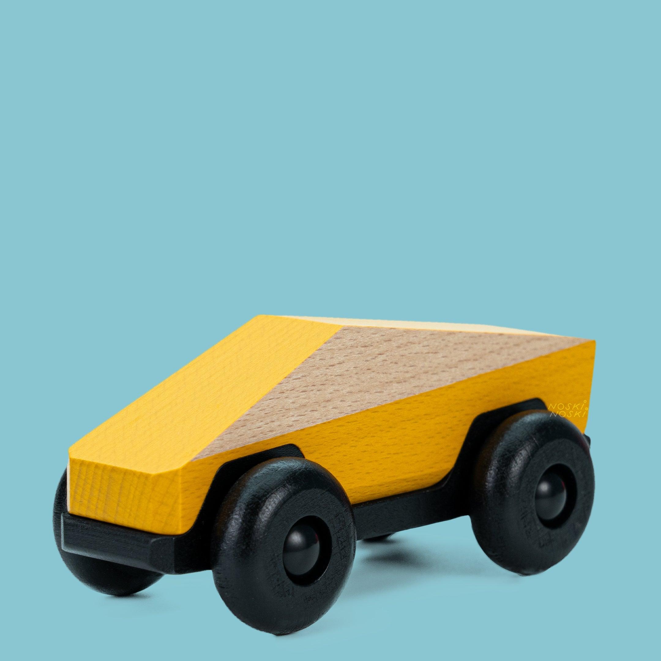 Bajo: drewniane autko Poly-car - Noski Noski