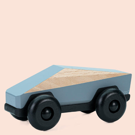 Futurystyczne, drewniane autko dla dzieci Bajo Poly-car o nowoczesnym designie - idealny prezent dla malucha.