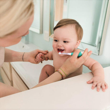 Szczoteczka soniczna Bblüv Sönik dla dzieci, zapewniająca skuteczną i bezpieczną higienę jamy ustnej od pierwszych ząbków.