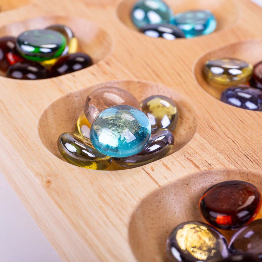 Drewniana gra planszowa Mancala Bigjigs Toys, edukacyjna i emocjonująca gra dla dwóch osób, idealna dla dzieci powyżej 3 lat.