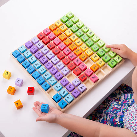 Drewniana zabawka edukacyjna Bigjigs Toys Rainbow Number Tray, tablica liczbową z cyframi od 1 do 100 dla dzieci.