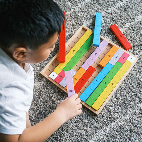 Drewniana gra edukacyjna Bigjigs Toys Number Bonds rozwija umiejętności matematyczne i logiczne przez zabawę.