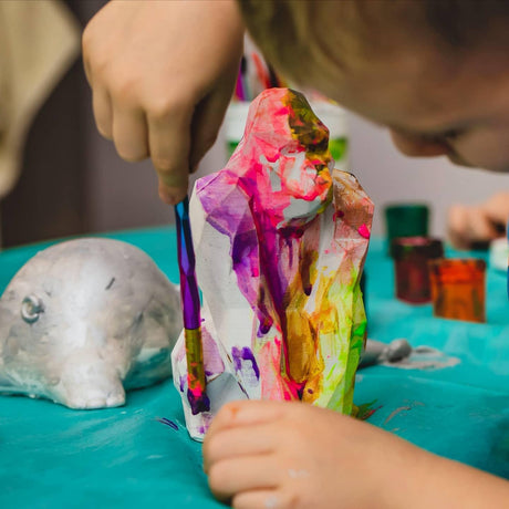 Goryl Candellana Kids Low Poly Kolorowanka 3D - kreatywny zestaw dla dzieci, ręcznie wykonana figurka z gipsu do malowania.