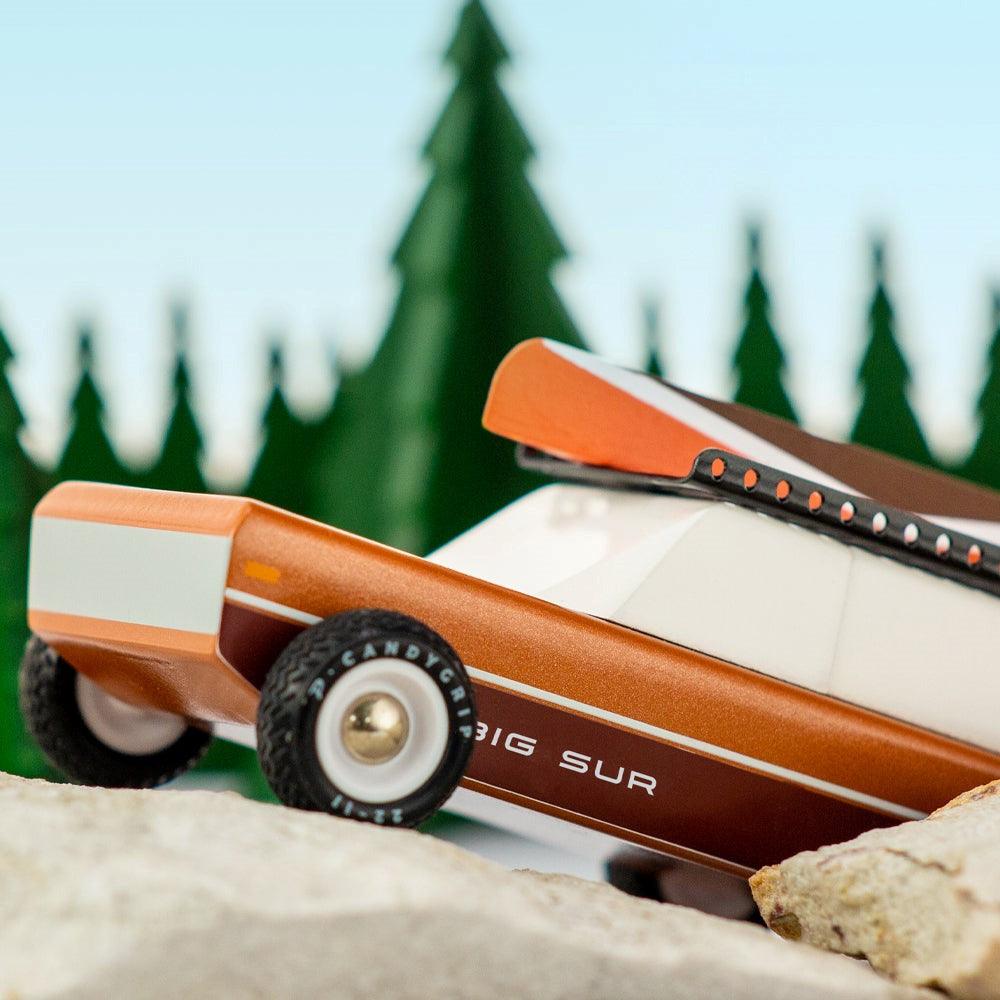 Candylab Toys: drewniany samochód Big Sur Brown - Noski Noski