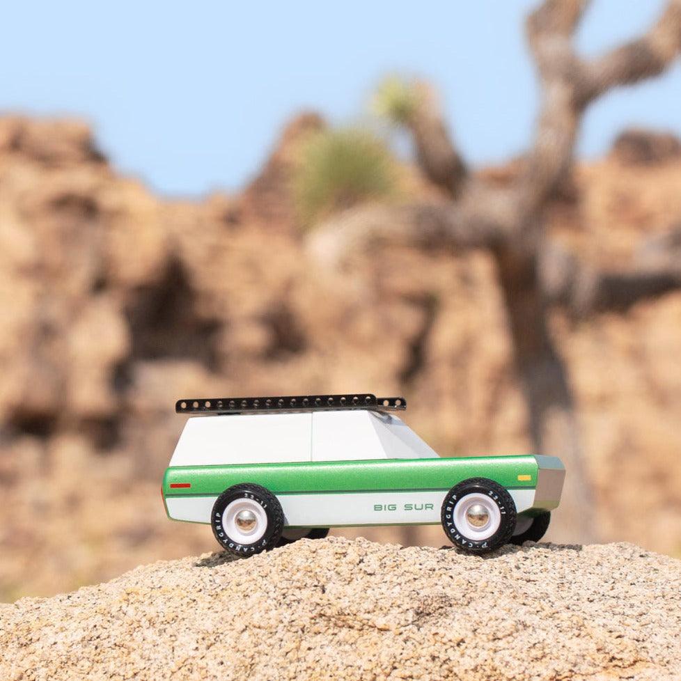 Candylab Toys: drewniany samochód Big Sur Green - Noski Noski