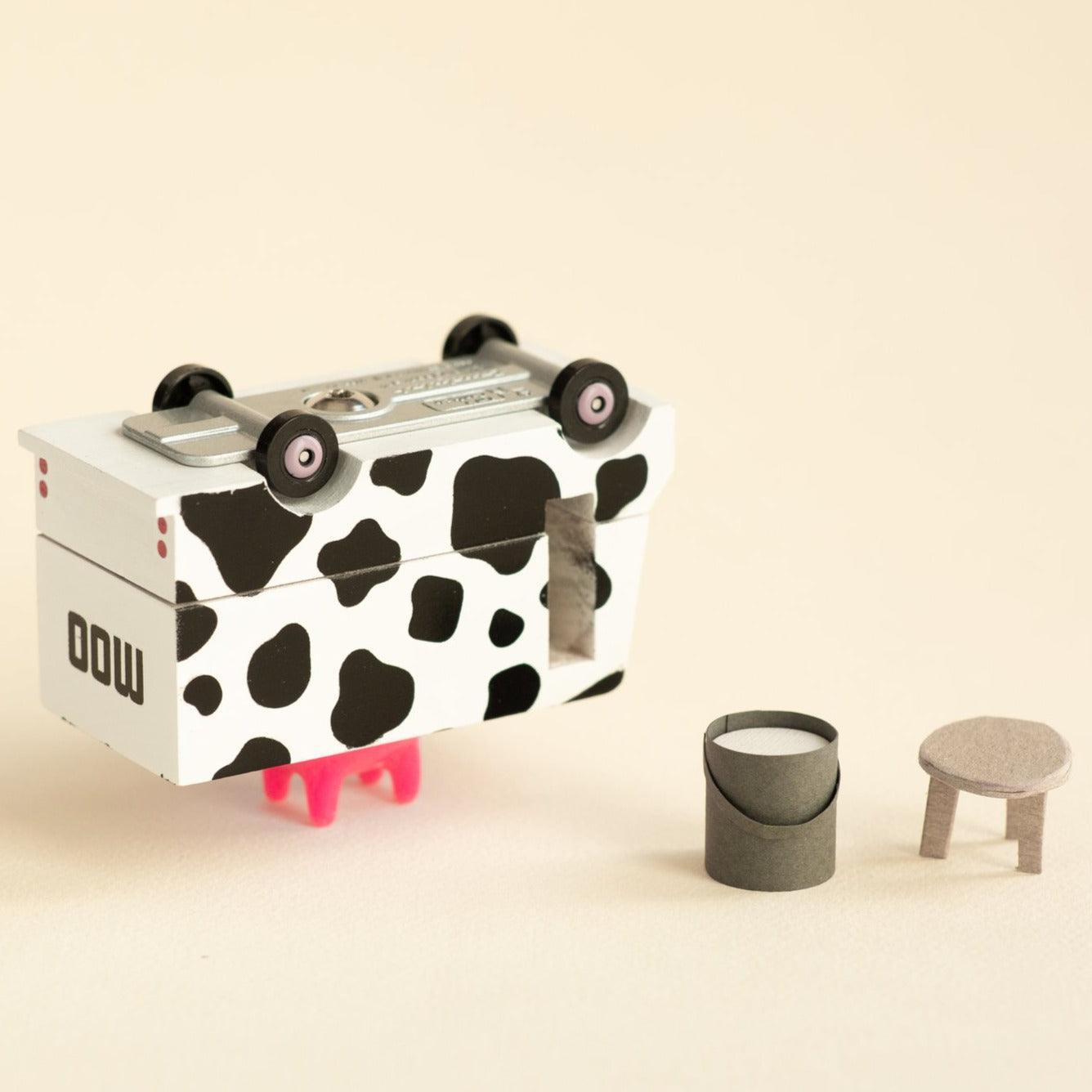Candylab Toys: samochód drewniany Milk Van - Noski Noski
