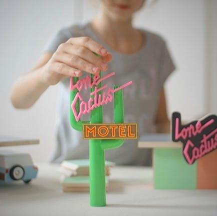 Candylab Toys: szyld z neonem Lone Cactus - Noski Noski