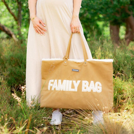 Torba do wózka Childhome Family Bag suede look, stylowa torba dla mamy z przytulnym futerkiem i haftowanymi literami.