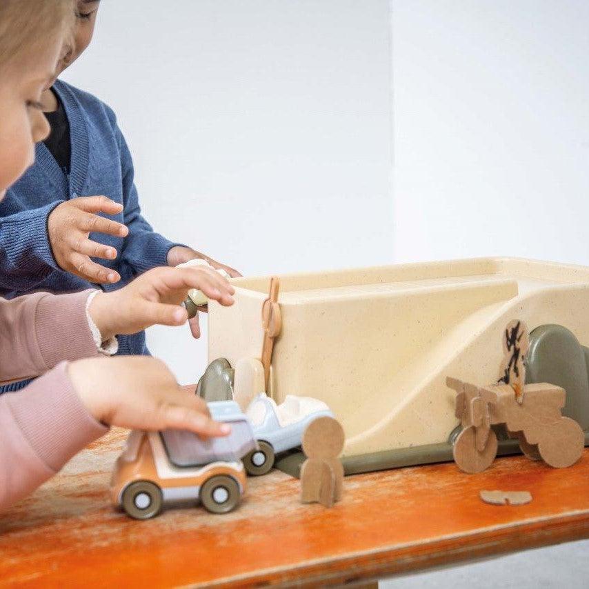 Dantoy: garaż z autkami z trzciny cukrowej z kartonowymi zabawkami BIOplastic - Noski Noski