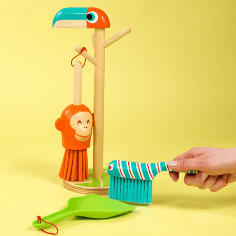 Drewniany zestaw do sprzątania dla dzieci Djeco Mister Clean z szufelką, idealny zestaw sprzątający dla najmłodszych.