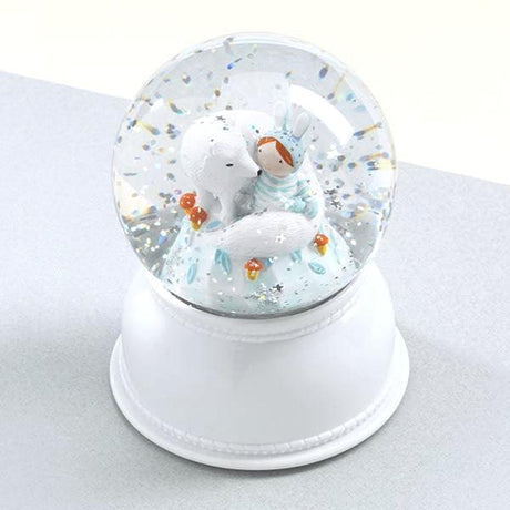 Lampka nocna dla dzieci Djeco Lila & Pupi kula śniegowa z kolorowym światłem i wirującymi płatkami śniegu.