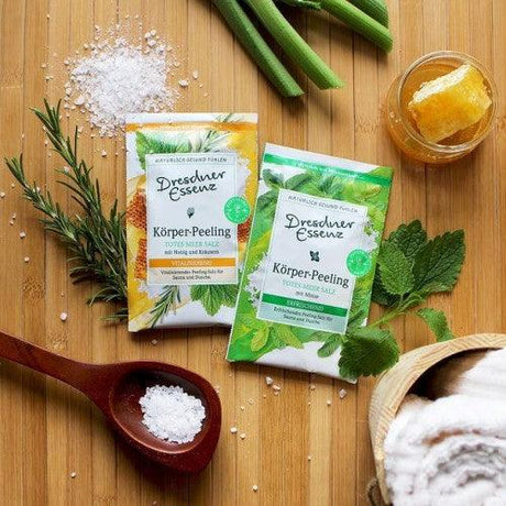 Peeling solny Dresdner Essenz Miód Zioła, 50 g - oczyszcza skórę, zawiera sól z Morza Martwego, miód i olejki eteryczne.