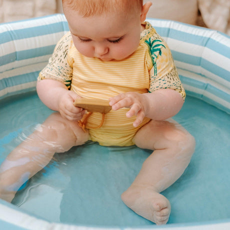Wielorazowa pielucha do pływania Ducksday UV50+ dla niemowląt 3-6 M, komfort, ochrona UV, wygodna i stylowa tkanina.