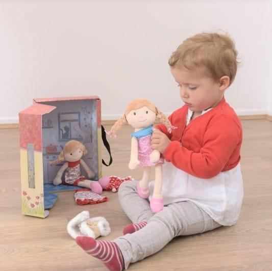 Egmont Toys: lalka i szafa z ubraniami Olivia - Noski Noski