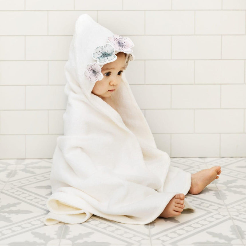 Elodie Details: ręcznik z kapturkiem Hooded Towel Embedding Bloom - Noski Noski