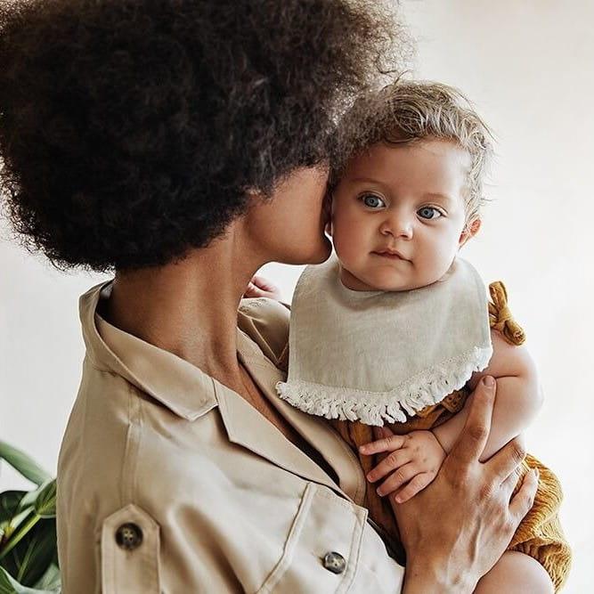 Elodie Details: śliniak bandana z frędzelkami Lilly White - Noski Noski