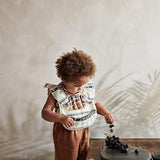 Elodie Details: śliniak z falbanką Desert Weaves - Noski Noski
