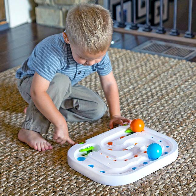 Gra zręcznościowa Fat Brain Toys RollAgain: edukacyjna zabawka rozwijająca motorykę i koordynację ręka-oko dla dzieci.