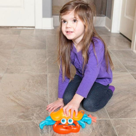 Fat Brain Toys: wesoły krab do ciągnięcia Crabby - Noski Noski