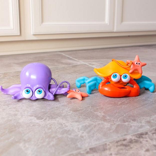 Fat Brain Toys: wesoły krab do ciągnięcia Crabby - Noski Noski