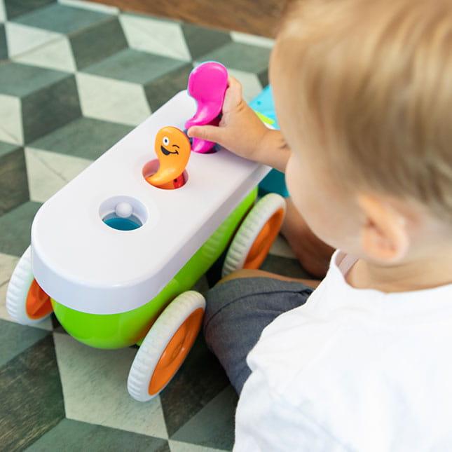 Fat Brain Toys: zakręcony wózek/pchacz Twissbits Wagon - Noski Noski