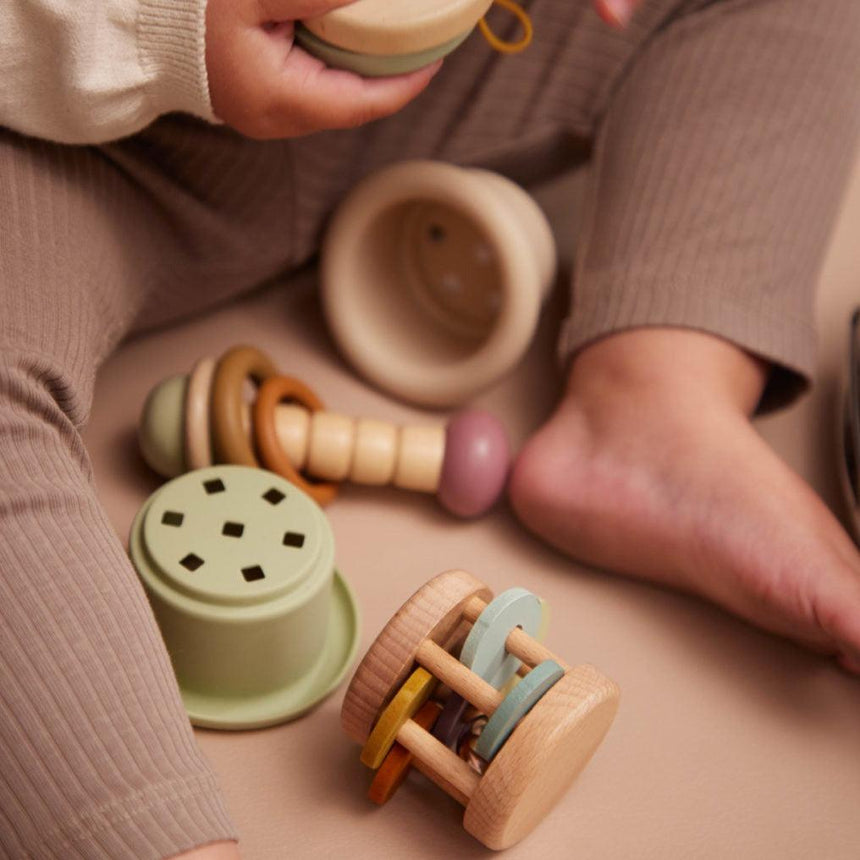 Filibabba: zabawki sensoryczne w walizce My First Wooden Sensory Toys - Noski Noski