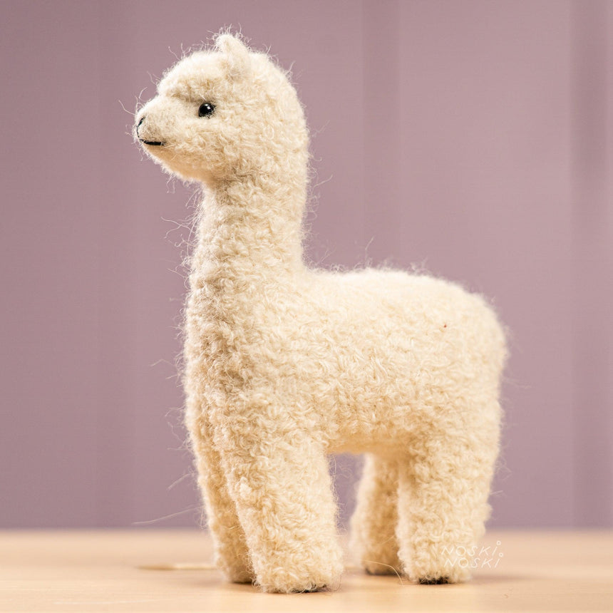 Gabo Wool: wełniana figurka alpaka Mama Alpaca 15 cm - Noski Noski
