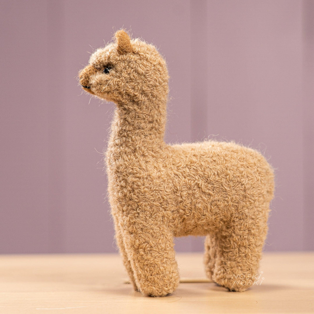 Gabo Wool: wełniana figurka alpaka Mama Alpaca 15 cm - Noski Noski