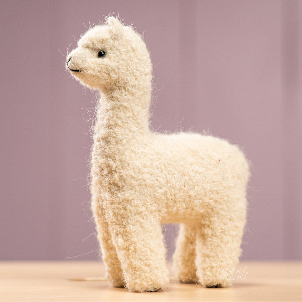 Gabo Wool: wełniana figurka alpaka Mama Alpaca 15 cm - Noski Noski