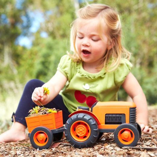 Green Toys: pomarańczowy traktor z przyczepką - Noski Noski