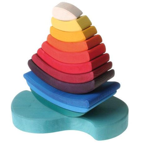 Grimms Tęczowa Wieża Łódka - 11 kolorowych elementów, rozwija wyobraźnię, logiczne myślenie i zdolności manualne Twojego dziecka.